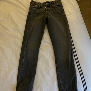 LEVI’S BLACK JEANS